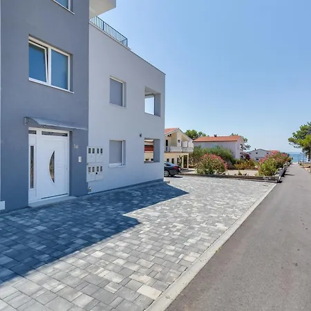 Apartment Kastelina 2 Vir