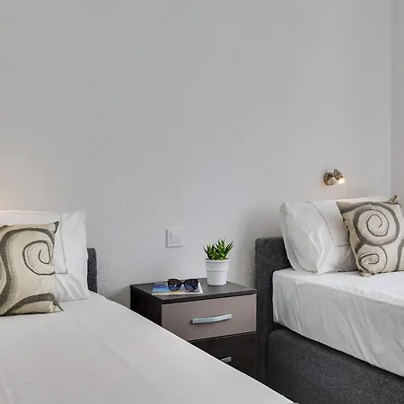 Apartment Kastelina 2 Vir