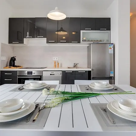 Kastelina 2 Apartman Vir