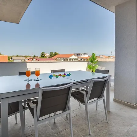 Apartman Kastelina 2