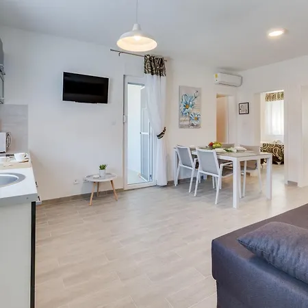 Kastelina 2 Appartement Vir