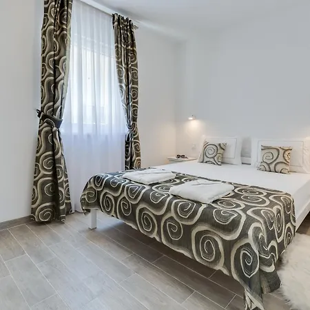 Kastelina 2 Apartman Vir