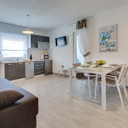 Kastelina 2 Apartman Vir