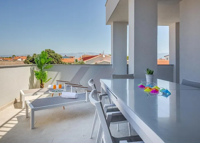 Appartement Kastelina 2 *