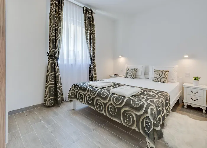 Kastelina 2 Apartman Vir