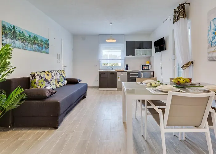 Appartement Kastelina 2 *